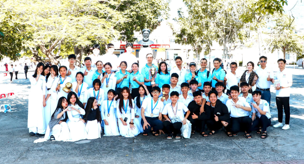 Chương trình “Mùa Xuân Yêu Thương” và Tư vấn tuyển sinh ngành Nuôi trồng Thủy sản