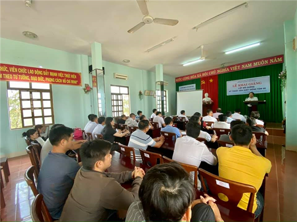 Khai giảng “Lớp bồi dưỡng Kỹ thuật sản xuất giống tôm he” tại Trung tâm Dịch vụ Giống cây trồng, vật nuôi thủy sản Ninh Thuận