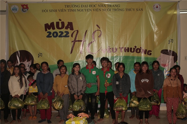 Đội Sinh viên tình nguyện Viện Nuôi trồng Thủy sản mang “Mùa Hè Yêu Thương” đến với các em học sinh Trường Tiểu học Phước Tân A , thôn Ma Ty, xã Phước Tân, Huyện Bắc Ái, tỉnh Ninh Thuận