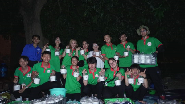 Chuỗi Chương trình thiện nguyện “Bát Cháo Yêu Thương” của Đội Sinh viên Tình nguyện Viện Nuôi trồng Thủy sản – Đại học Nha Trang